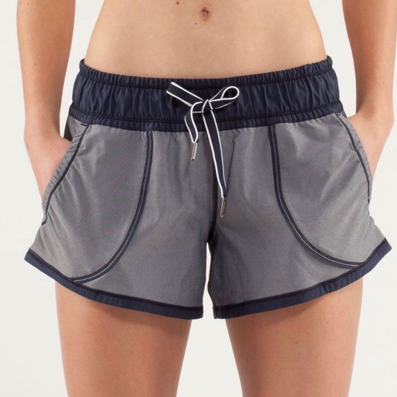 lululemon navy lounge Work It Out short, size 4 - Picture 6 of 7